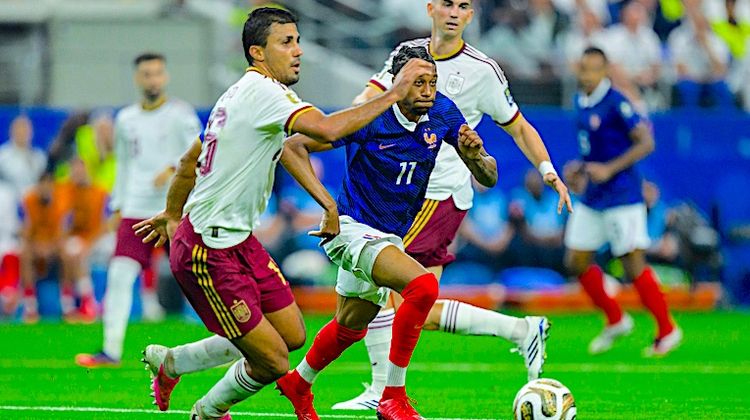 BALLON ROND – Les Bleus froidement étouffés et punis par la Roja
